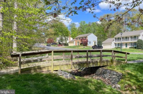 5707 Oak Leather Dr, Springfield VA  22015-2315 exterior