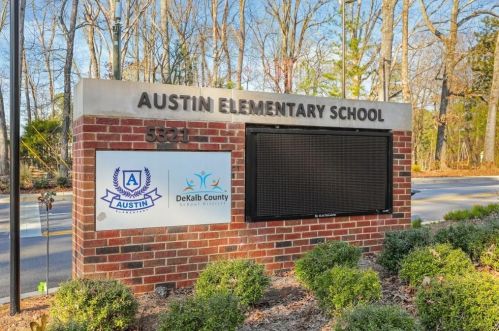 5614 Chamblee Dunwoody Rd, Atlanta GA  30338-3702 exterior