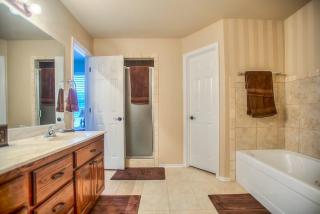 721 Pointe Ln, Mustang, OK 73064-4302