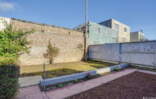 447 Girard St, San Francisco CA 94134-2109 exterior