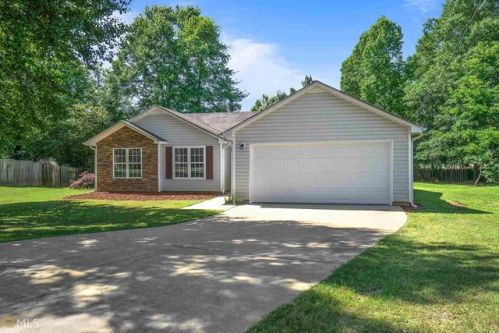 524 Sarahs Ln, Locust Grove, GA 30248-3850