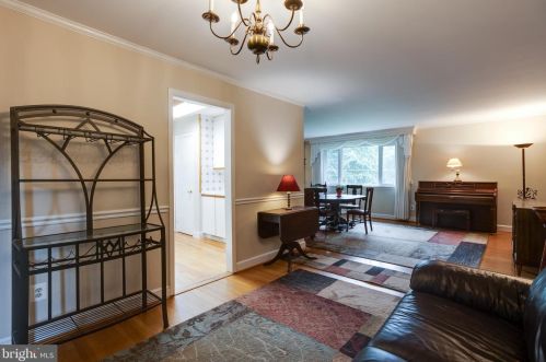 5623 Queensberry Ave, Springfield VA  22151-2711 exterior