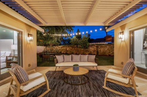 17128 Bullock St, Van Nuys, CA 91316-1434