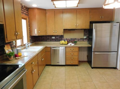 594 Hawthorne Rd, Buffalo Grove, IL 60089-3313