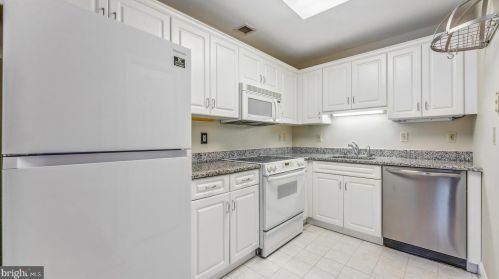 2304 Windrow Dr, Princeton NJ 08540-5020 exterior