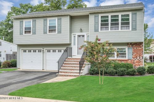 20 Pine Needle St, Wall Township NJ  07731-2654 exterior
