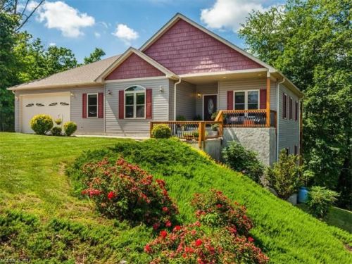 23 Briar Ridge Dr, Fairview, NC 28730-8813