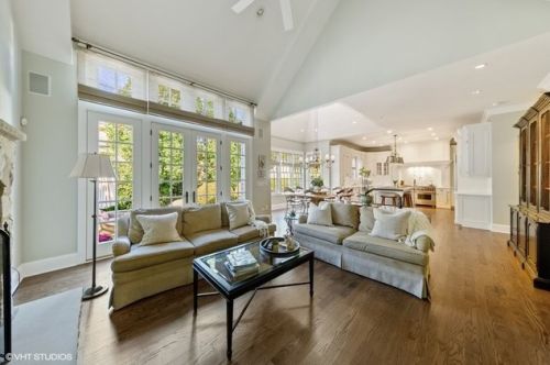 34 Gilbert Ave, Willowbrook IL  60514-1140 exterior