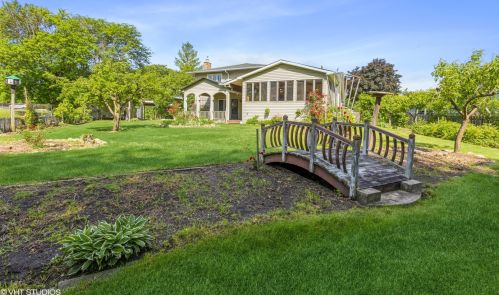 3 Swan Cir, Lemont IL  60440-1237 exterior