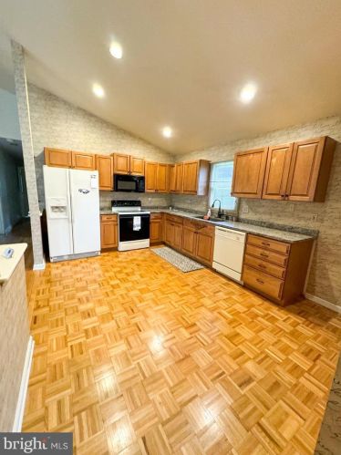 2245 52 St, Philadelphia PA 19131-2312 exterior