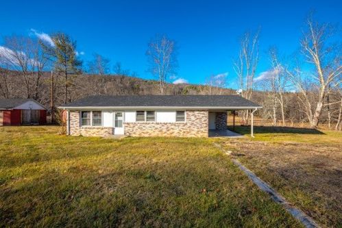 3261 Railroad Trl, Bastian, VA 24314-5226