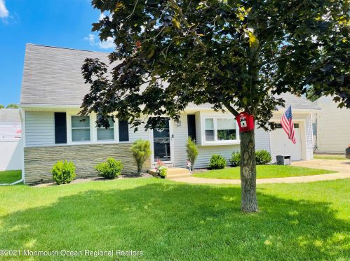 1414 Treeneedle Rd, Point Pleasant Beach, NJ 08742-3449
