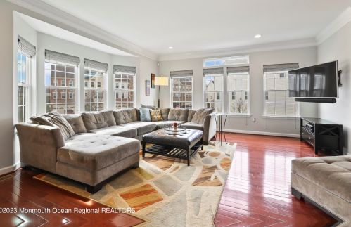 12 Hart Dr, Middletown, NJ 07748-1753