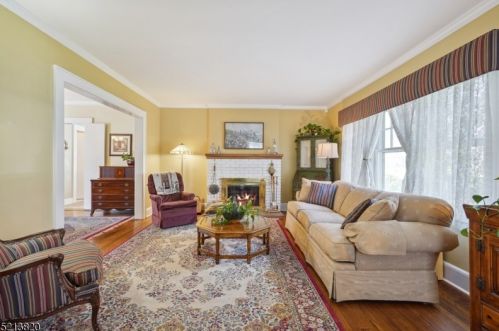 24 Gilbert Pl, Town Center, NJ 07052-3948