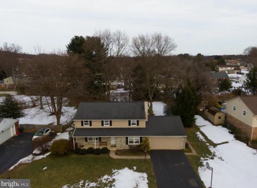 1949 Rachael Dr, Lancaster PA  17601-3627 exterior