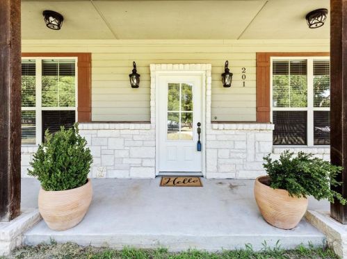 201 Bluebonnet Ct, Fort Worth TX  76035-5861 exterior