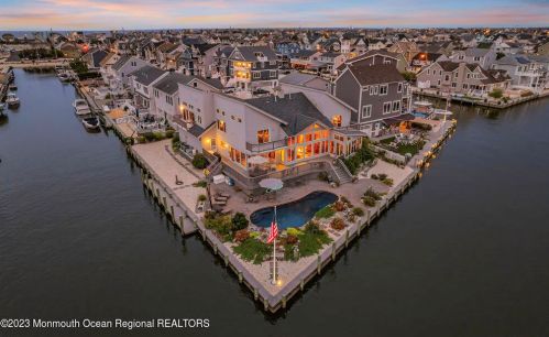 250 Silver Beach Rd, Lavallette, NJ 08735-3105