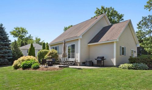 3 Osprey Dr, Portsmouth, NH 03801-3335