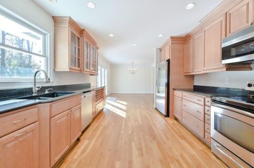 5830 Hilderbrand Dr, Atlanta GA  30328-4155 exterior