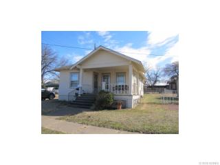 206 7th St, Henryetta, OK 74437-4030