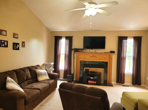 917 Creekview Ct, Horine, MO 63070-2985