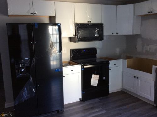 5918 Creekside Dr, Rex GA  30273-1194 exterior