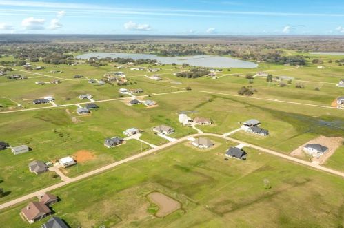 713 Longhorn Trl, Angleton TX 77515-9623 exterior