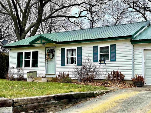 40 New Hope Dr, Laconia, NH 03246-1927
