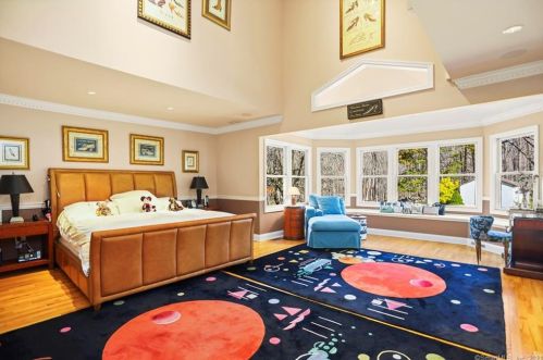 17 Carrington Dr, Greenwich CT  06831-3119 exterior