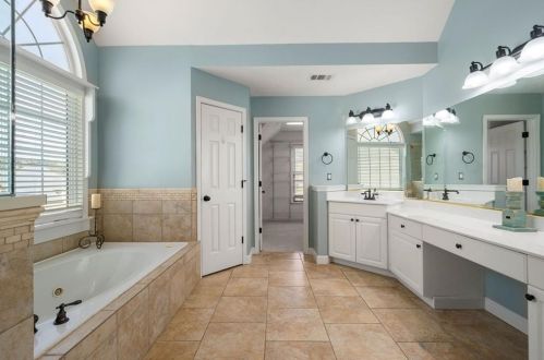 1075 Queensgate Dr, Smyrna GA  30082-6400 exterior