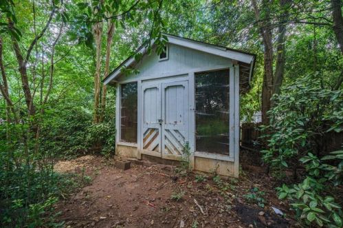 1490 Brooklyn Ave, Atlanta GA  30309-2202 exterior