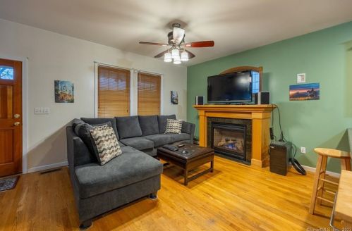 6 Mount Pleasant St, Derby CT  06418-2043 exterior