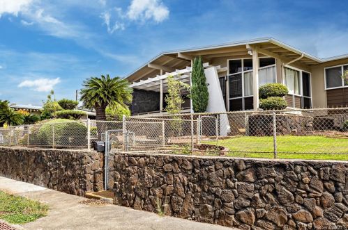 1847 Makuahine St, Honolulu, HI 96817-1862