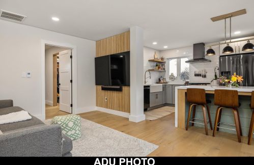 46 Sylvester St, Portsmouth, NH 03801-5316