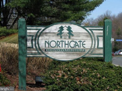 1532 Northgate Sq, Herndon VA  20190-3768 exterior