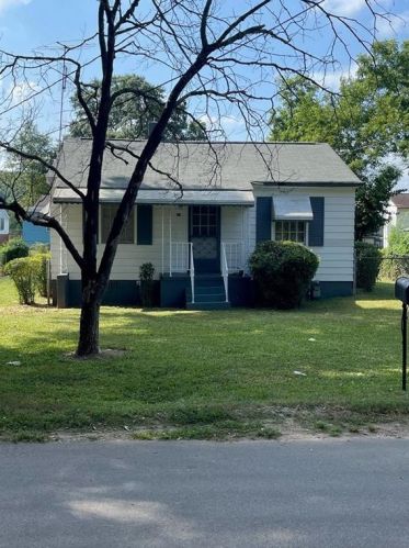 27 Rider Dr, Gainesville, GA 30501-6441