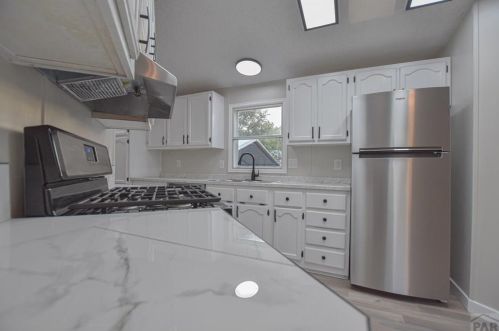 215 Rolling Hills Dr, Pueblo CO  81007-3077 exterior