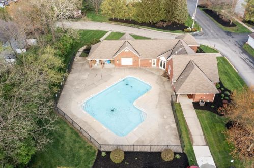 552 Aspen Glen Dr, Cincinnati, OH 45244-1893