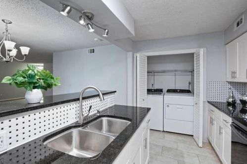 176 Barone Pl, Atlanta GA  30327-1073 exterior
