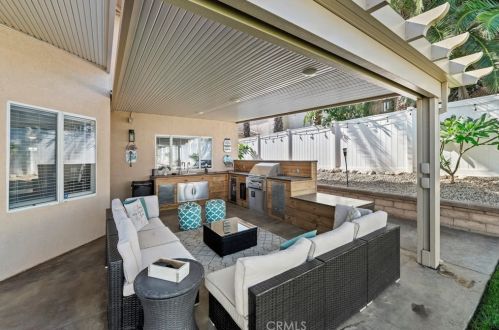8517 Rosemary Dr, Riverside CA  92508-2921 exterior