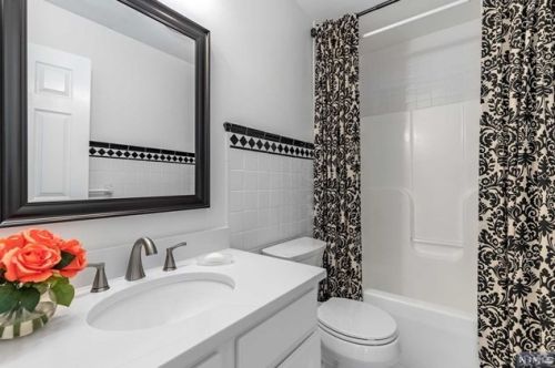 4 Morgan Ct, Dover NJ  07869-1445 exterior