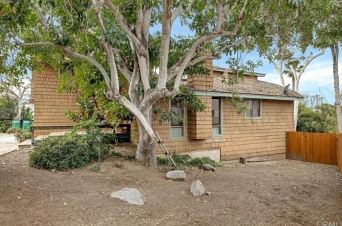 3655 Highland Dr, Carlsbad, CA 92008-2529