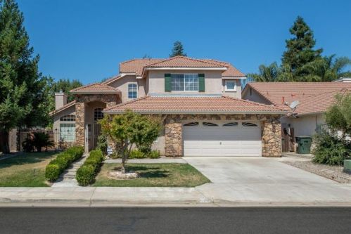 6245 Milburn Ave, Fresno, CA 93722-7919