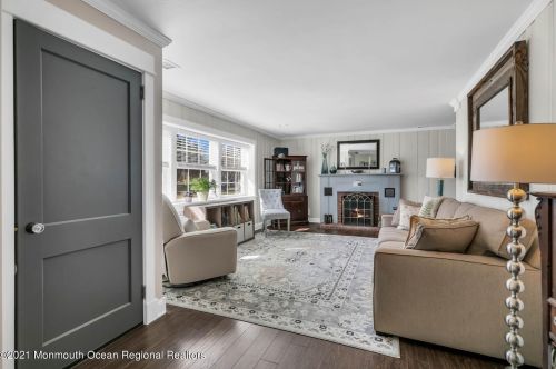 4 Marvin Rd, Middletown NJ 07748-2814 exterior