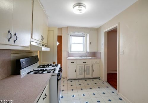 26 Van Ness Ter, Maplewood NJ 07040-3324 exterior