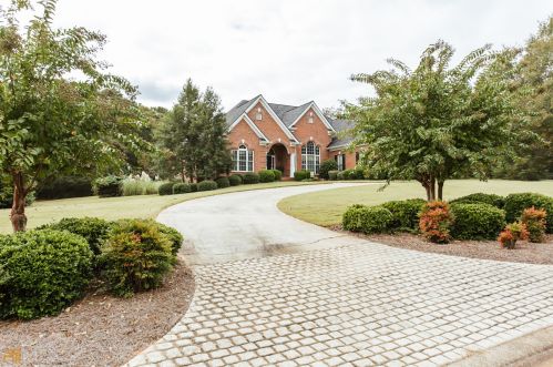 1271 Mallard Cir, Bogart, GA 30622-2767