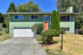 5848 Birch Dr, Ferndale, WA 98248-9248