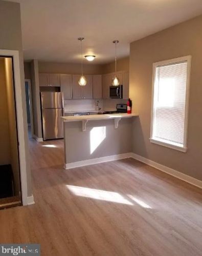 2142 Broad St, Philadelphia, PA 19121-1605