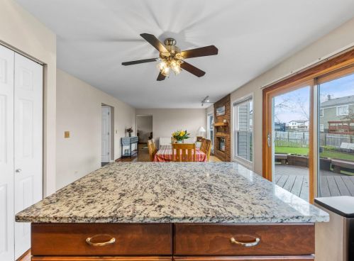 1273 Country Gln Ln, Carol Stream IL  60188-2931 exterior