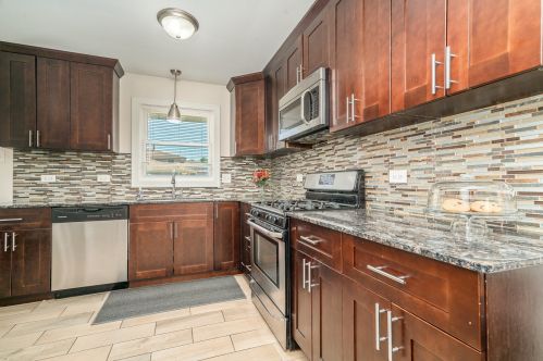 1043 Walter St, Lemont IL  60439-3991 exterior